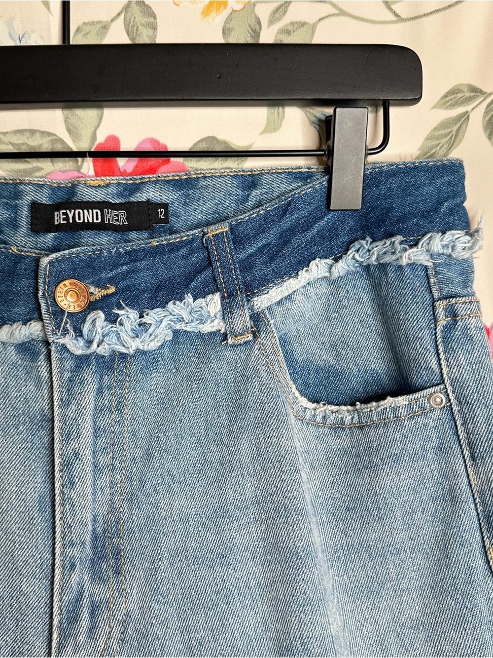 BEYOND HER |  Two- Tone Frayed Waist Wide Leg Jeans | Women’s Size 12